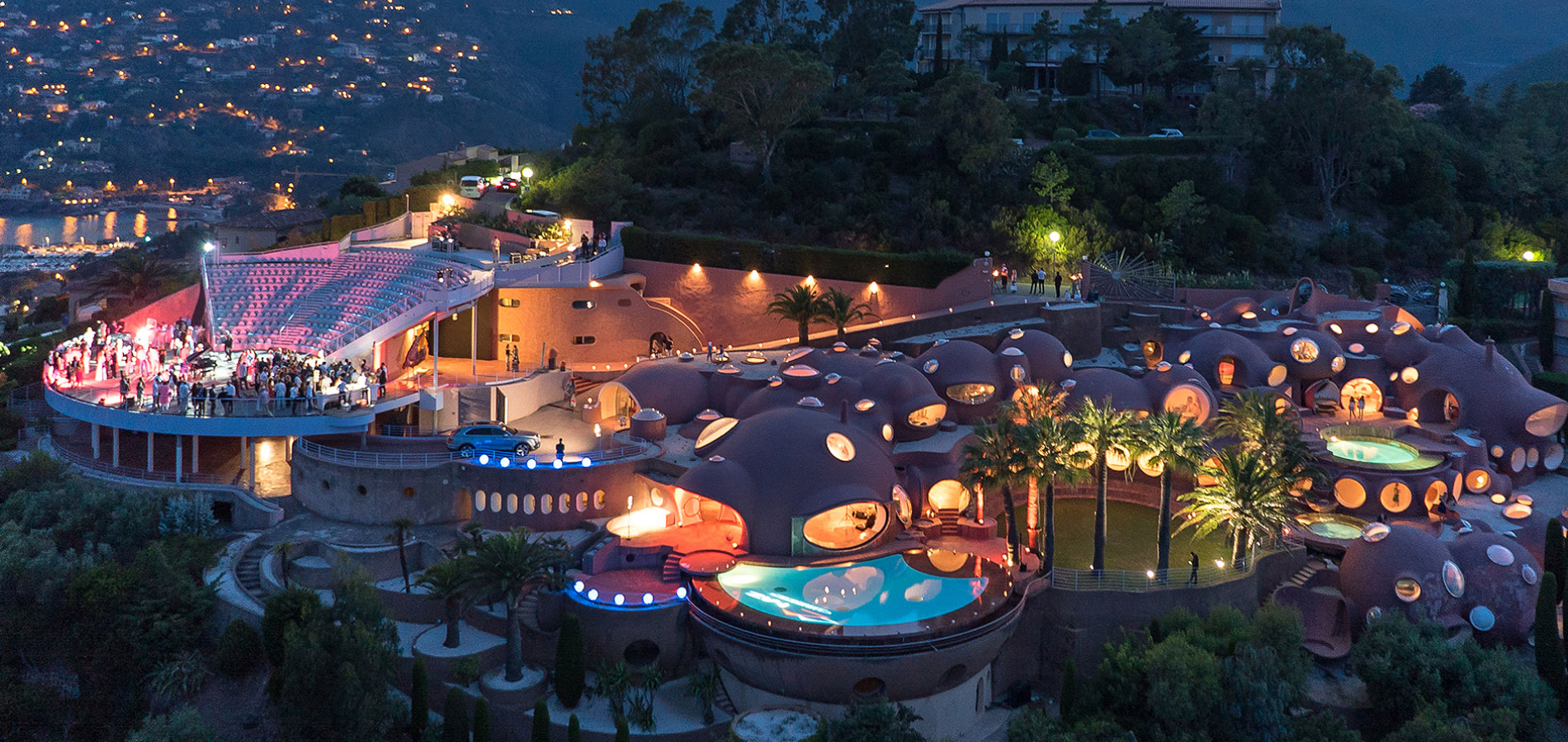 Palais Bulles, Pierre Cardin